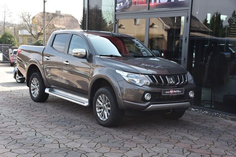 Braun Gebraucht 2018 Mitsubishi L200 Intense Abholung | 21.250 € (Fairer Preis) - Bild 1/4