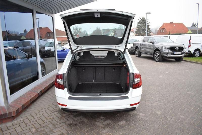 Gebraucht Skoda Octavia Style 150 PS (110 kW) 2018 Laserweiß uni Kombi