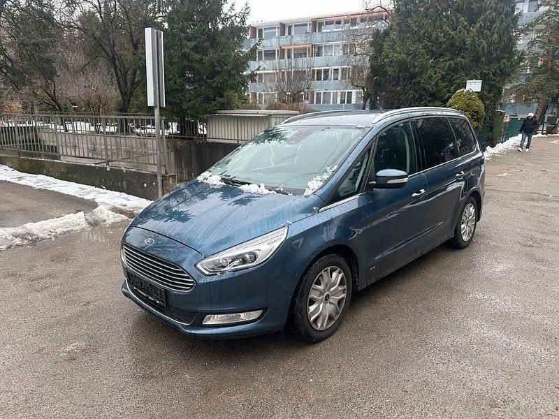 Blau Gebraucht 2018 Ford Galaxy Titanium Van / Kleinbus | 11.300 € (Superpreis) - Bild 1/4