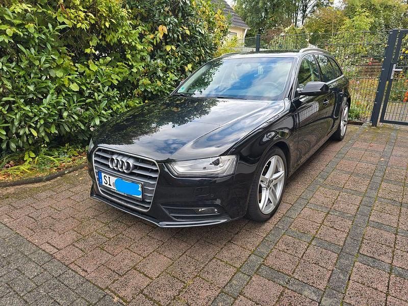 Schwarz Gebraucht 2014 Audi A4 Attraction Kombi | 9.900 € (Guter Preis) - Bild 1/4