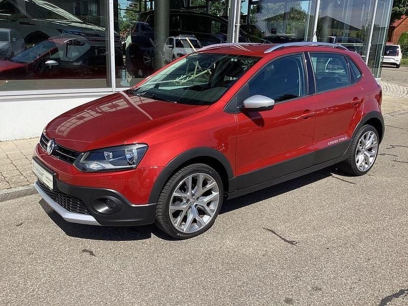 Rot Gebraucht 2017 VW Polo Cross Kleinwagen | 12.490 € (Teuer) - Bild 1/4