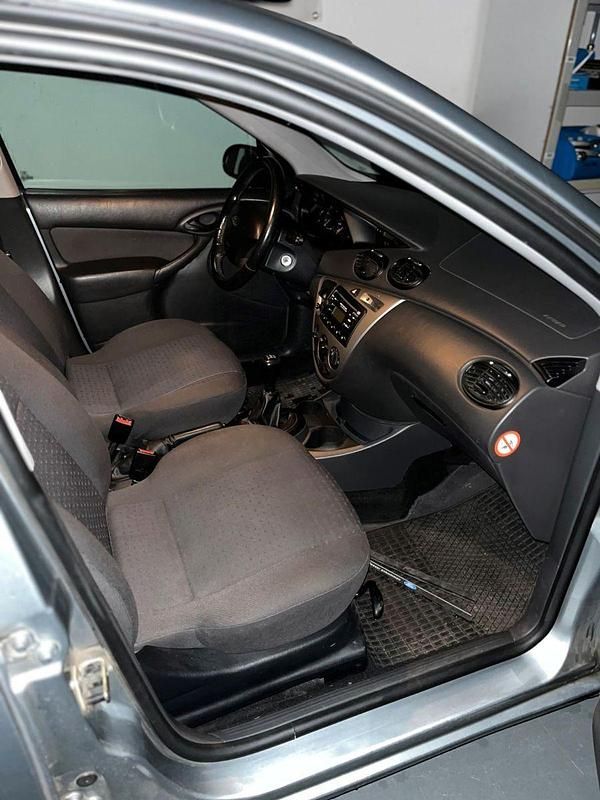 Gebraucht Ford Focus Ambiente 116 PS (85 kW) 2004 Grau Kombi