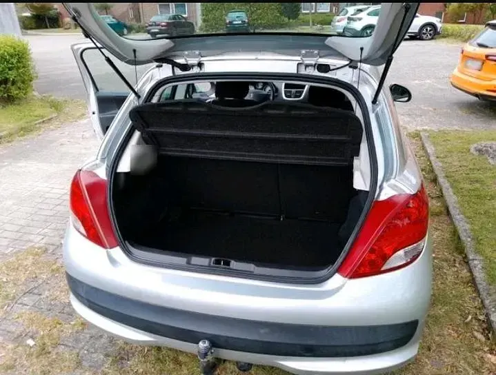 Gebraucht Peugeot 207 73 PS (53 kW) 2010 Silber Limousine