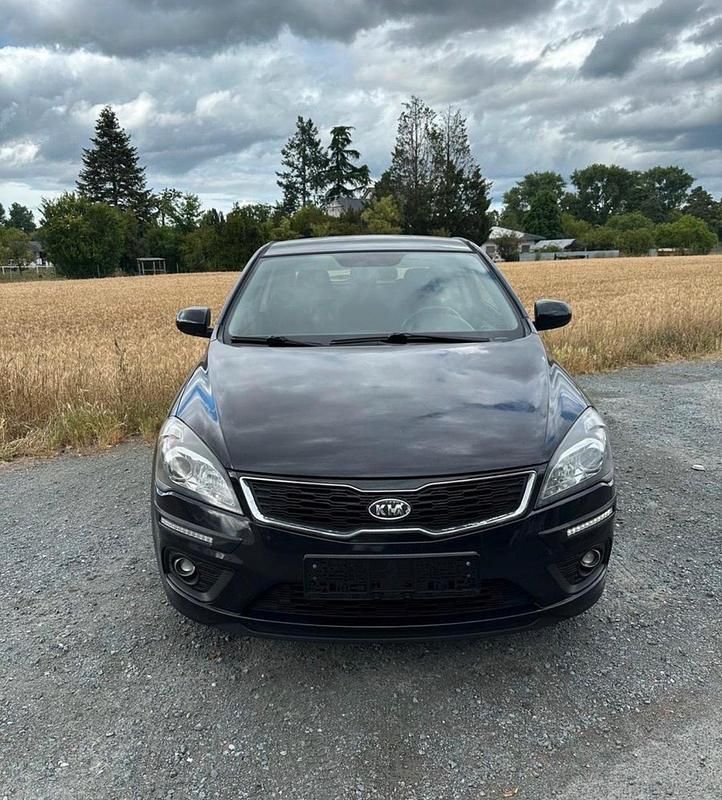 Schwarz Gebraucht 2012 Kia Ceed Kombi | 5.000 € - Bild 1/4