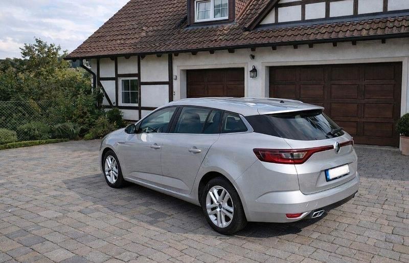 Gebraucht Renault Mégane GrandTour 110 PS (80 kW) 2017 Silber Kombi