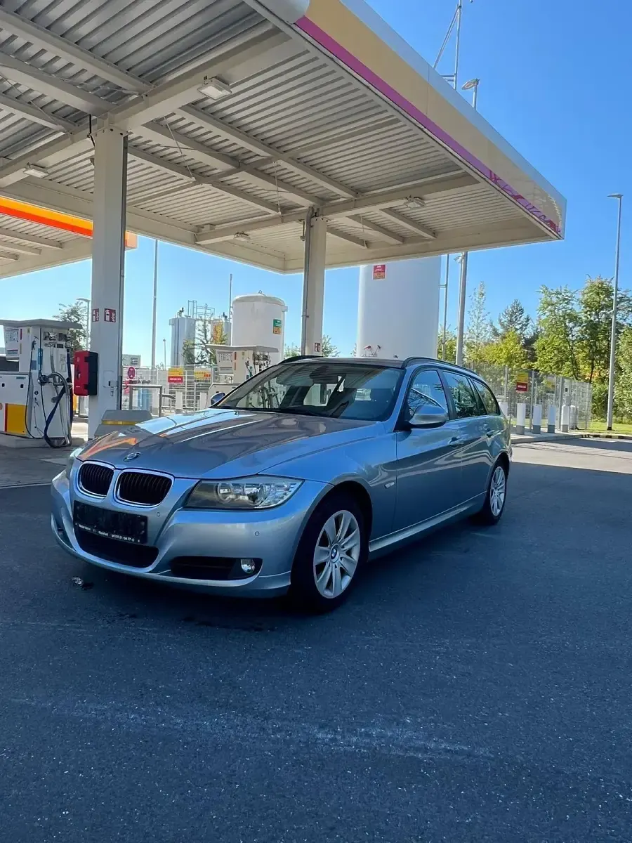 Gebraucht BMW 318 140 PS (102 kW) 2011 Silber Kombi