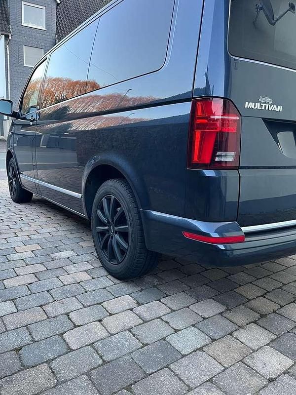 Gebraucht VW Multivan Generation Six 150 PS (110 kW) 2021 Blau Van