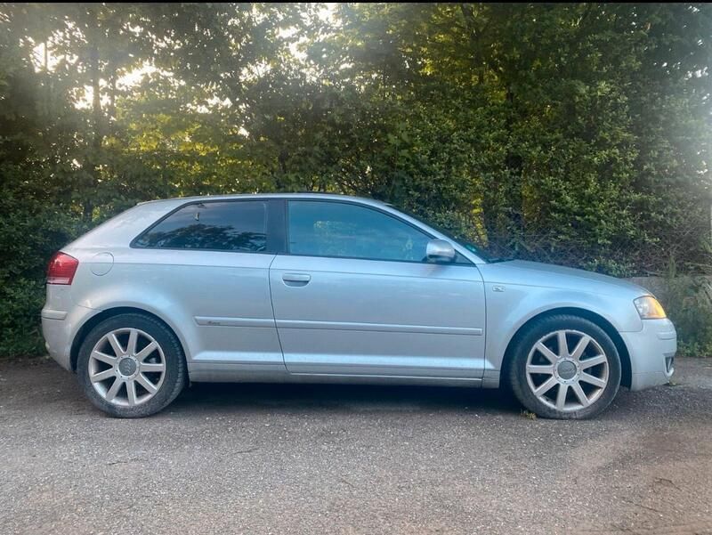 Silber Gebraucht 2004 Audi A3 S-Line Limousine | 1.000 € (Guter Preis) - Bild 1/4