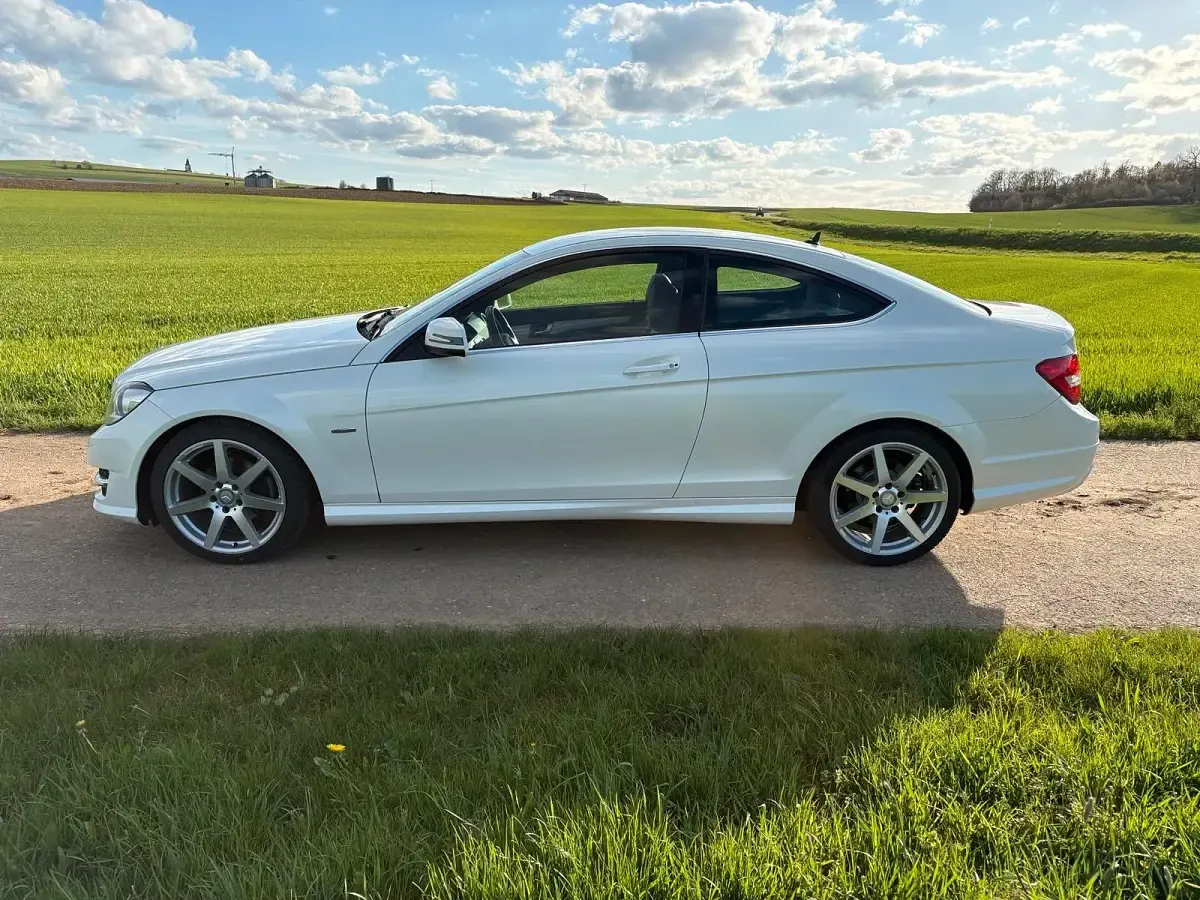Gebraucht Mercedes C250 204 PS (150 kW) 2012 Weiß Coupé