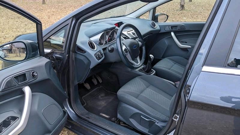 Gebraucht Ford Fiesta 80 PS (58 kW) 2009 Grau Kleinwagen