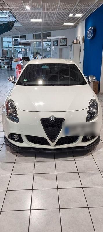 Weiß Gebraucht 2015 Alfa Romeo Giulietta Kleinwagen | 8.300 € (Fairer Preis) - Bild 1/4