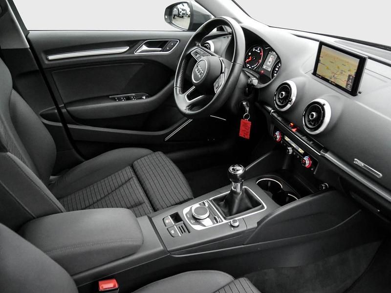 Gebraucht Audi A3 Sport 116 PS (85 kW) 2017 Grau Limousine