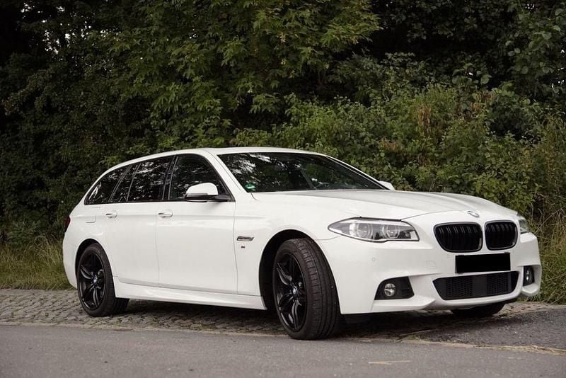 Weiß Gebraucht 2013 BMW 530 M Sport Kombi | 19.900 € - Bild 1/4