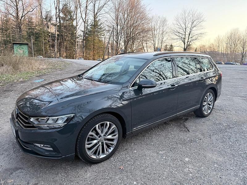 Gebraucht VW Passat 150 PS (110 kW) 2021 Grau Kombi