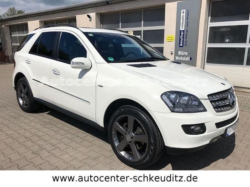 Weiß Gebraucht 2008 Mercedes ML320 Edition 1 SUV | 14.991 € - Bild 1/4