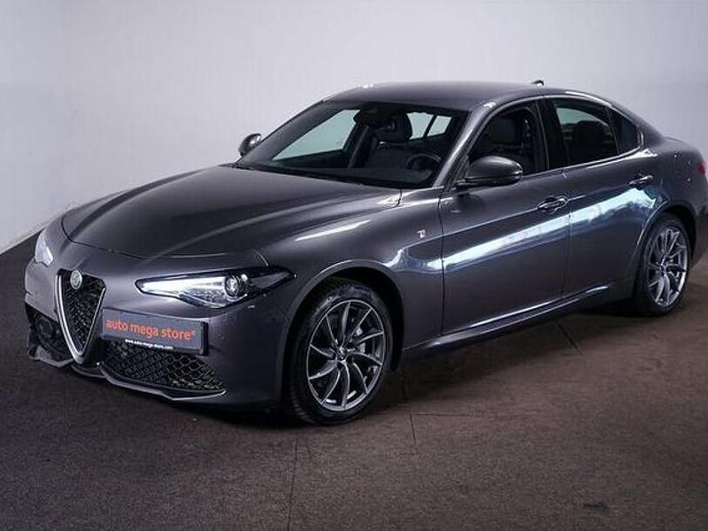 Grau Gebraucht 2023 Alfa Romeo Giulia Ti Limousine | 28.499 € (Guter Preis) - Bild 1/4