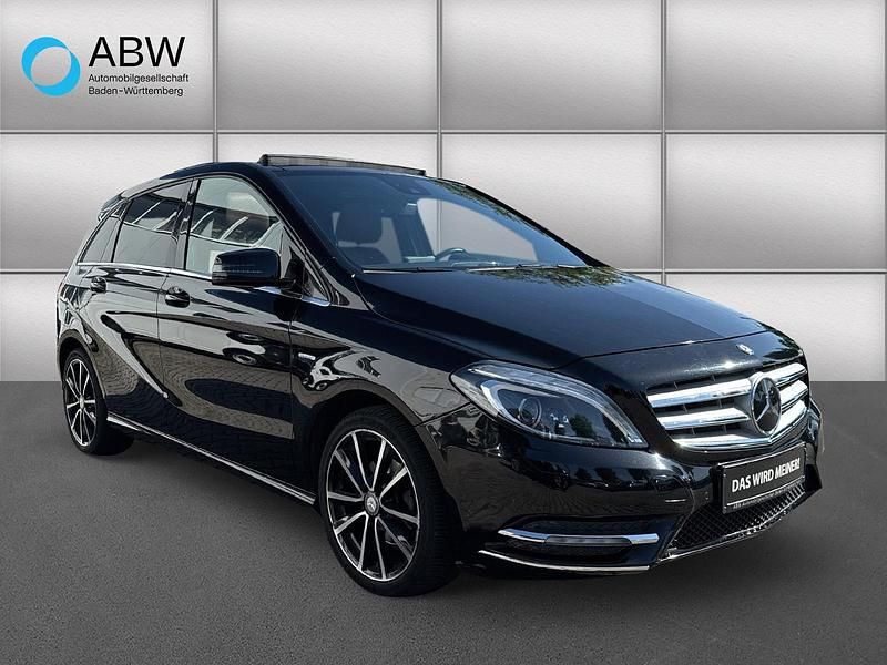 Gebraucht Mercedes B200 156 PS (114 kW) 2012 Kosmosschwarz  metalliclack Van / Kleinbus