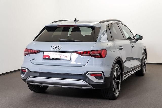 Gebraucht Audi A3 Ambiente 150 PS (110 kW) 2024 Pfeilgrau perleffekt Limousine