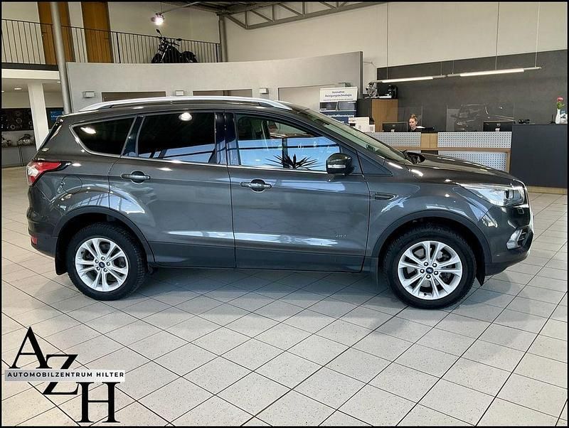 Gebraucht Ford Kuga Titanium 182 PS (133 kW) 2018 Grau SUV