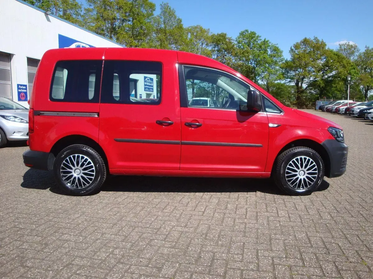 Usata VW Caddy 75 CV (55 kW) 2017 Rosso Monovolume