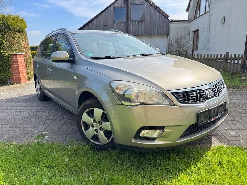 Second-hand Kia Ceed 116 CP (85 kW) 2012 Auriu Hatchback