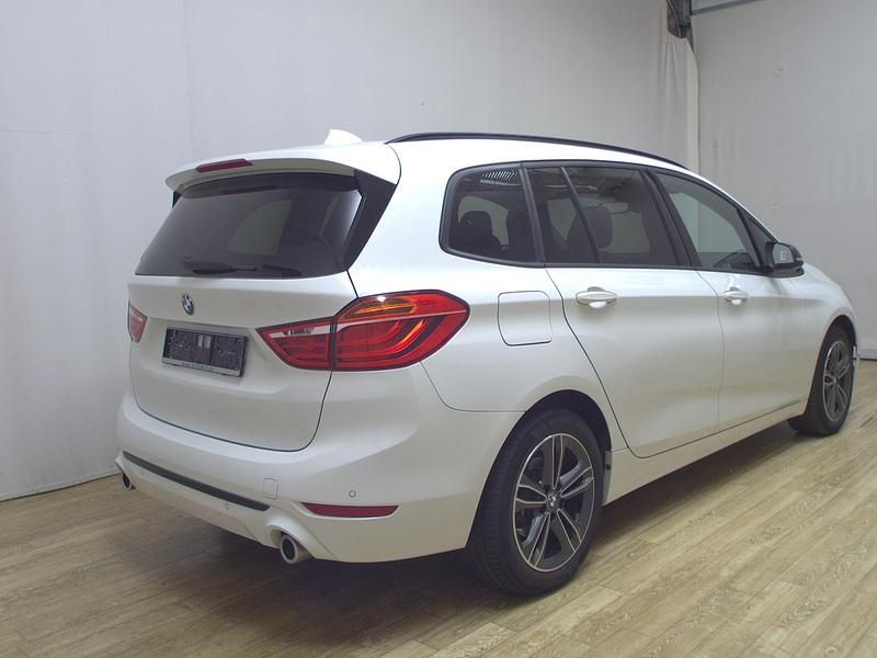 Gebraucht BMW 220 Gran Tourer Sport Line 192 PS (141 kW) 2020 Weiss Van / Kleinbus
