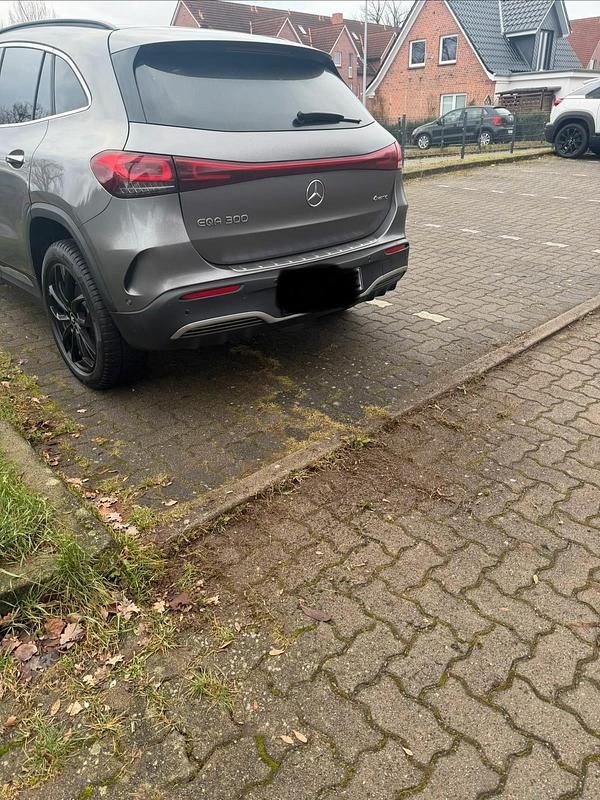 Gebraucht Mercedes EQA300 AMG line 167 kW (228 PS) 2022 Grau SUV