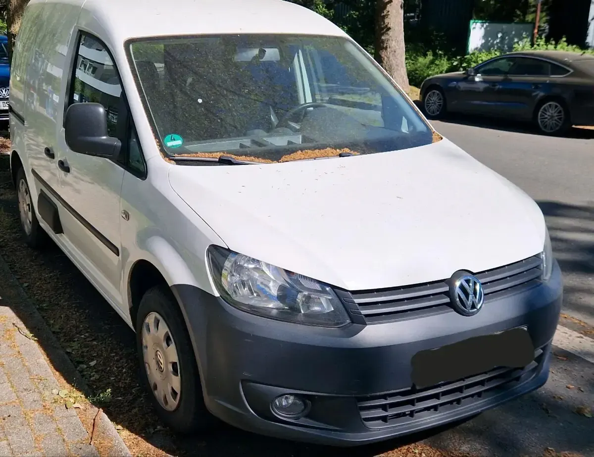 Second-hand VW Caddy 102 CP (75 kW) 2011 Alb Monovolum
