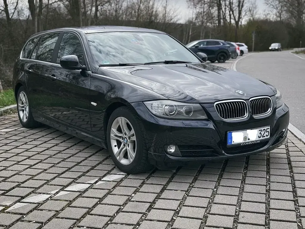 Gebraucht BMW 325 218 PS (160 kW) 2011 Schwarz Kombi