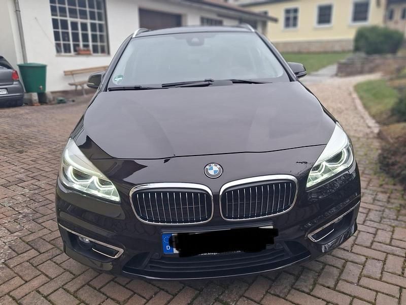 Braun Gebraucht 2014 BMW 218 Luxury Line Kombi | 11.500 € (Etwas zu teuer) - Bild 1/4