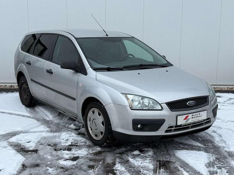Gebraucht Ford Focus Trend 116 PS (85 kW) 2005 Silber Kombi