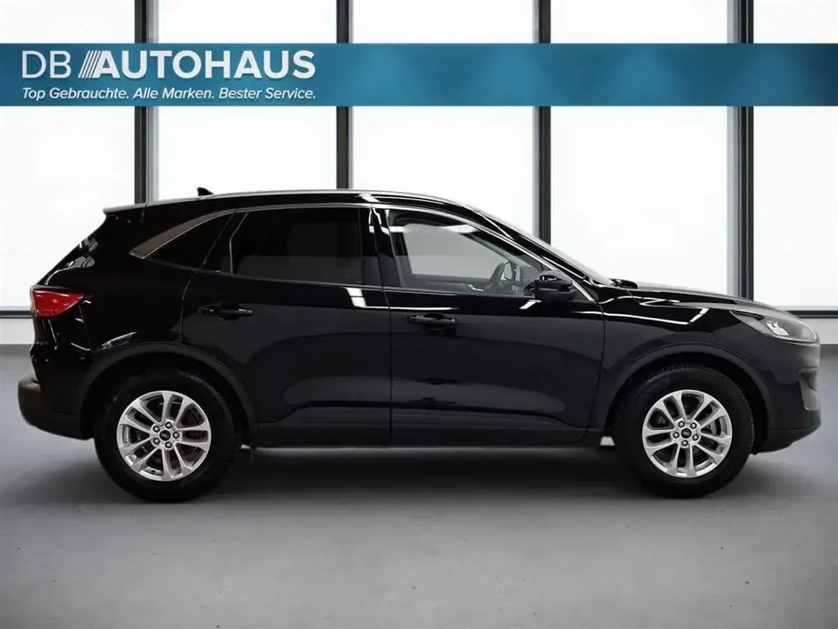 Używany Ford Kuga Titanium 190 KM (139 kW) 2022 Czarny SUV