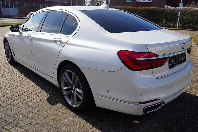 Second-hand BMW 730 265 CP (194 kW) 2015 Alb Berlinǎ