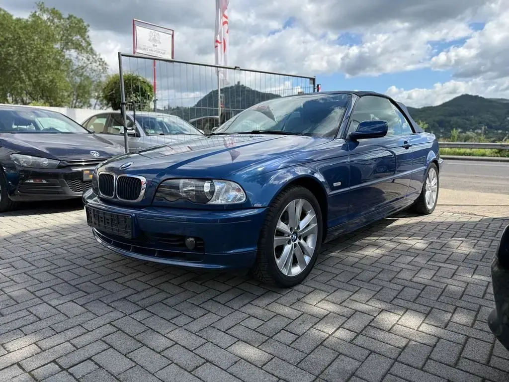 Gebraucht BMW 318 Cabriolet 143 PS (105 kW) 2002 Blau Cabrio