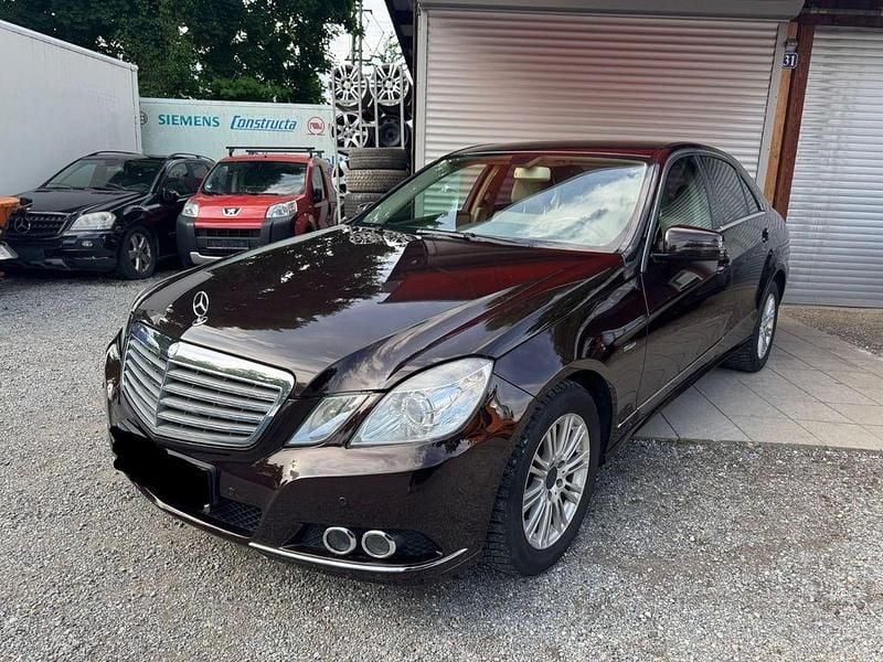 Braun Gebraucht 2009 Mercedes E350 Limousine | 7.850 € (Superpreis) - Bild 1/4