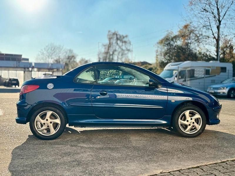 Gebraucht Peugeot 206 CC Platinum 109 PS (80 kW) 2004 Blau Cabrio