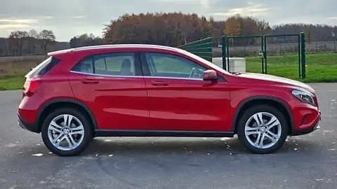 Gebraucht Mercedes GLA180 109 PS (80 kW) 2016 Jupiterrot  unilack SUV