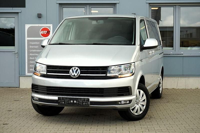 Silber Gebraucht 2018 VW Caravelle Comfortline Van / Kleinbus | 22.989 € (Guter Preis) - Bild 1/4