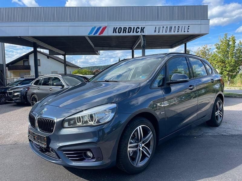 Grau Gebraucht 2016 BMW 218 Active Tourer Sport Line Van / Kleinbus | 12.900 € (Fairer Preis) - Bild 1/4