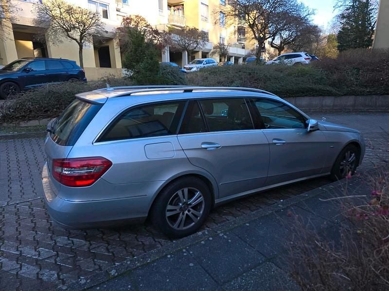 Gebraucht Mercedes E200 184 PS (135 kW) 2010 Grau Kombi