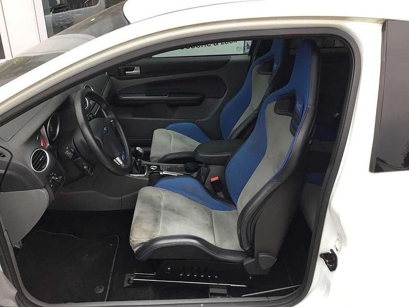 Gebraucht Ford Focus RS 305 PS (224 kW) 2010 Frost weiß Limousine