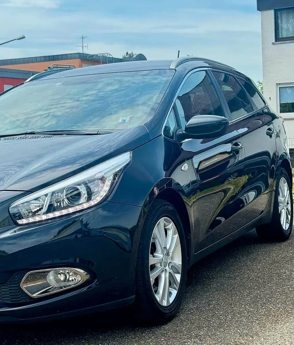 Gebraucht Kia Ceed Attract 100 PS (73 kW) 2015 Schwarz Kleinwagen