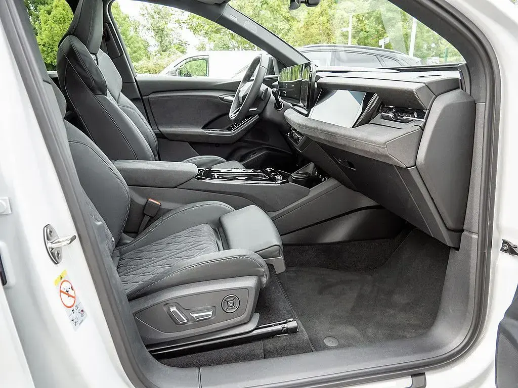 Gebraucht Audi Q6 e-tron S-Line 284 kW (387 PS) 2024 Gletscherweiß metallic SUV