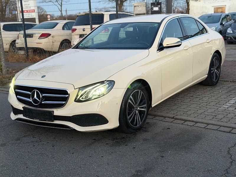 Beige Gebraucht 2020 Mercedes E200 Avantgarde Limousine | 8.900 € (Guter Preis) - Bild 1/4