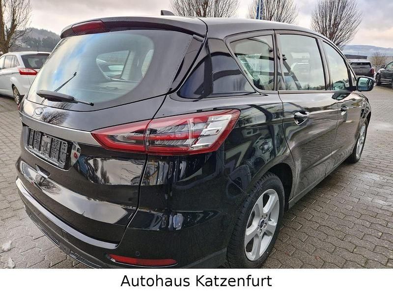 Używany Ford S-MAX Trend 150 KM (110 kW) 2021 Czarny Minivan