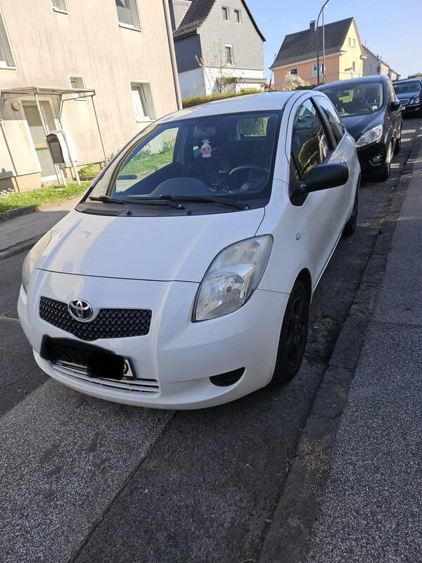 Weiß Gebraucht 2017 Toyota Yaris Kleinwagen | 3.100 € - Bild 1/4