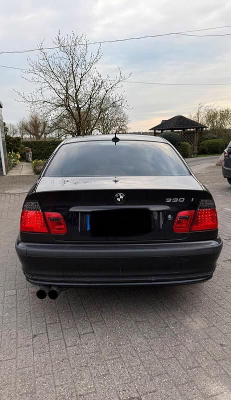 Gebraucht BMW 330 Basis 231 PS (169 kW) 1998 Schwarz Limousine