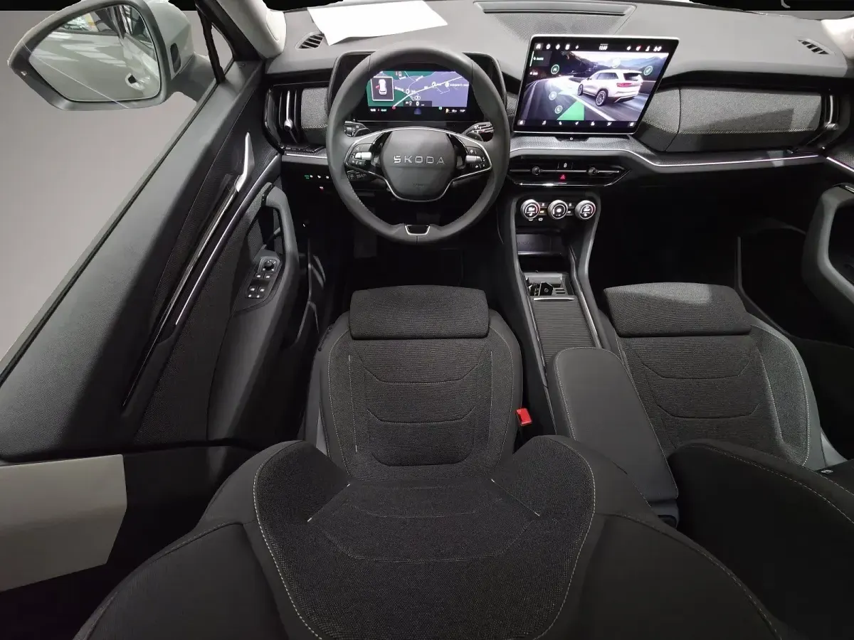 Neu Skoda Kodiaq 150 PS (110 kW) 2026 Grau SUV