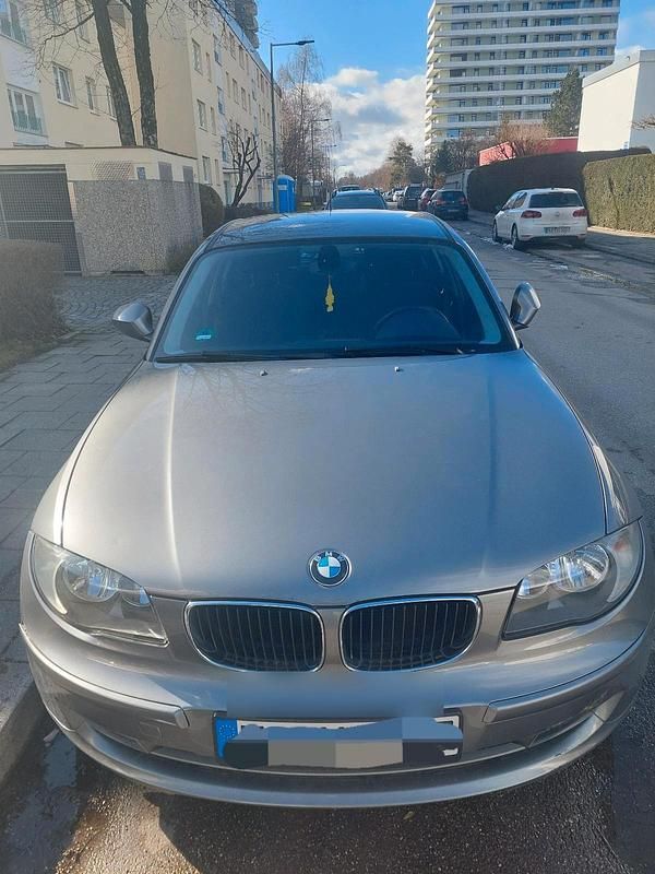 Gebraucht BMW 116 122 PS (89 kW) 2010 Grau Kleinwagen