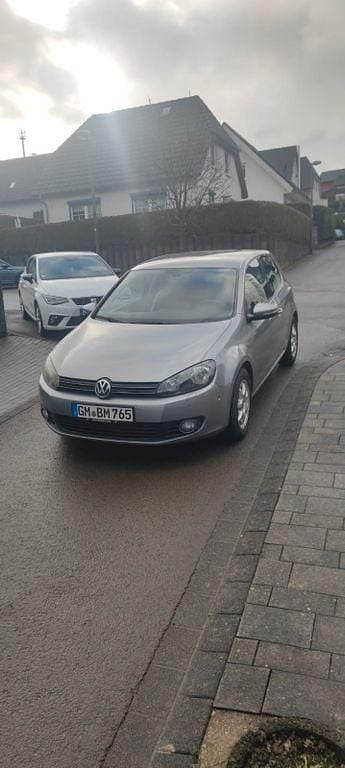 Gebraucht VW Golf VI Team 105 PS (77 kW) 2010 Silber Kleinwagen